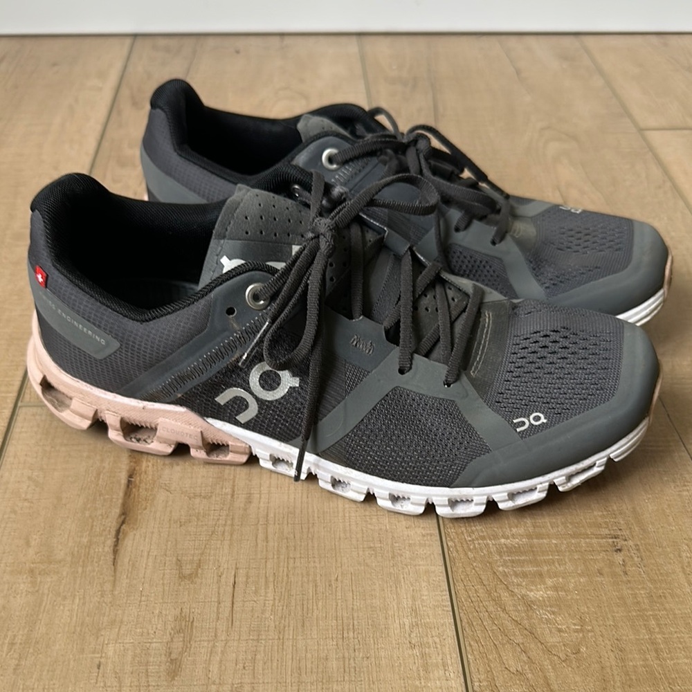 On Running Women's Running Shoes - Black and Pink